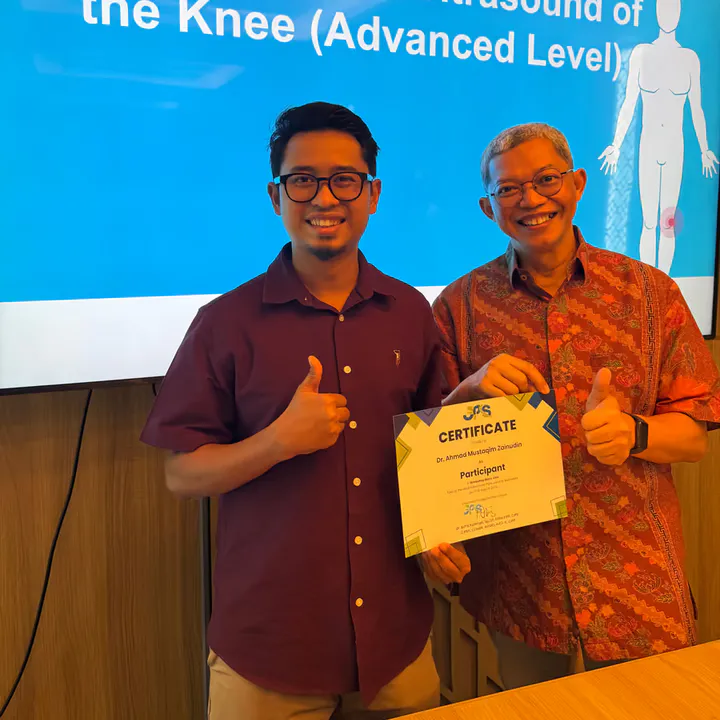Dr Qim bersama pengajar selepas latihan advanced musculoskeletal ultrasound di Jakarta