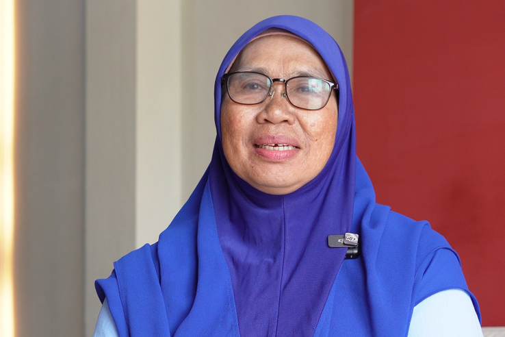 Pn Hajah Azizah bersama pasukan Jom Physio
